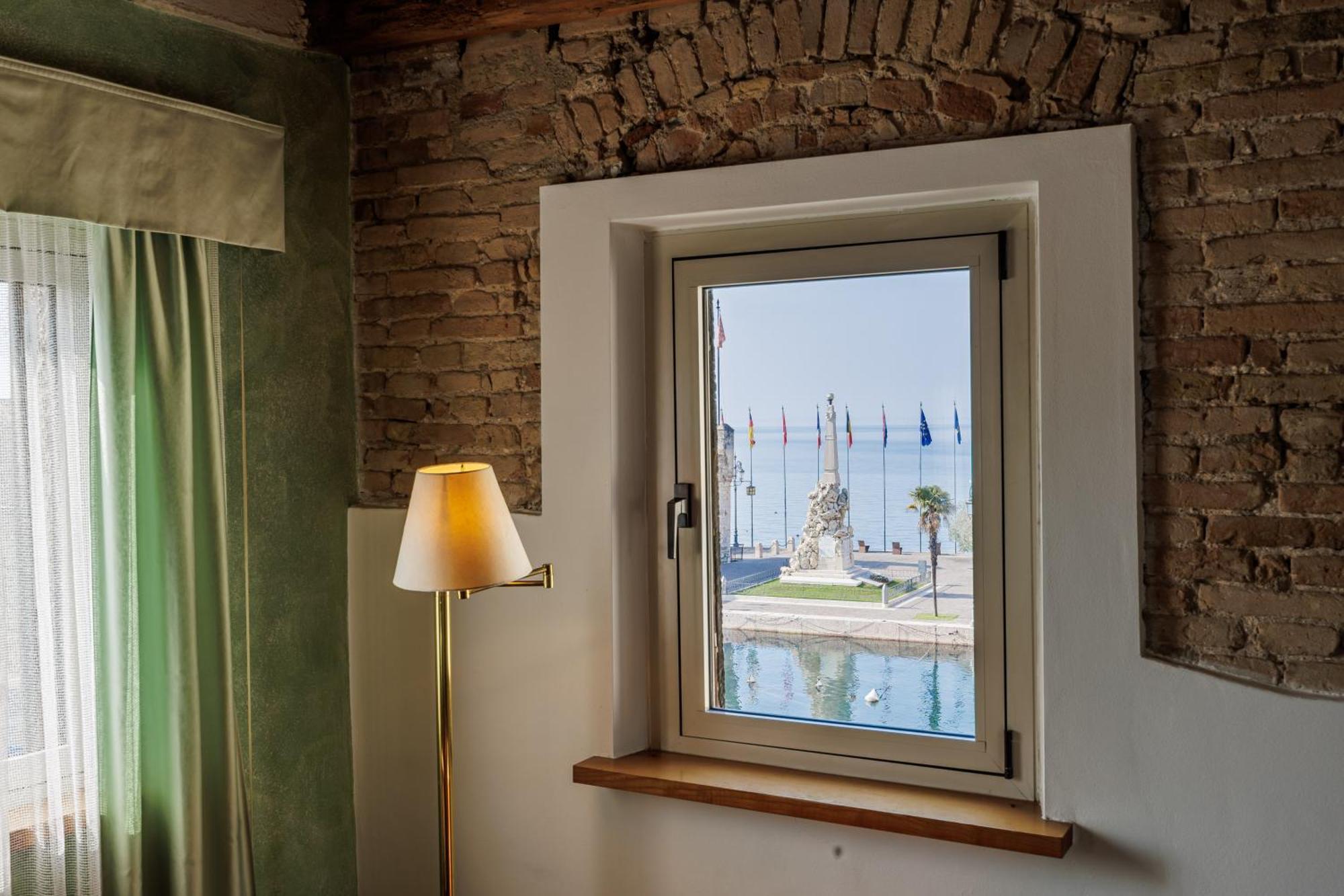 Hotel Alla Grotta Lazise Exterior foto