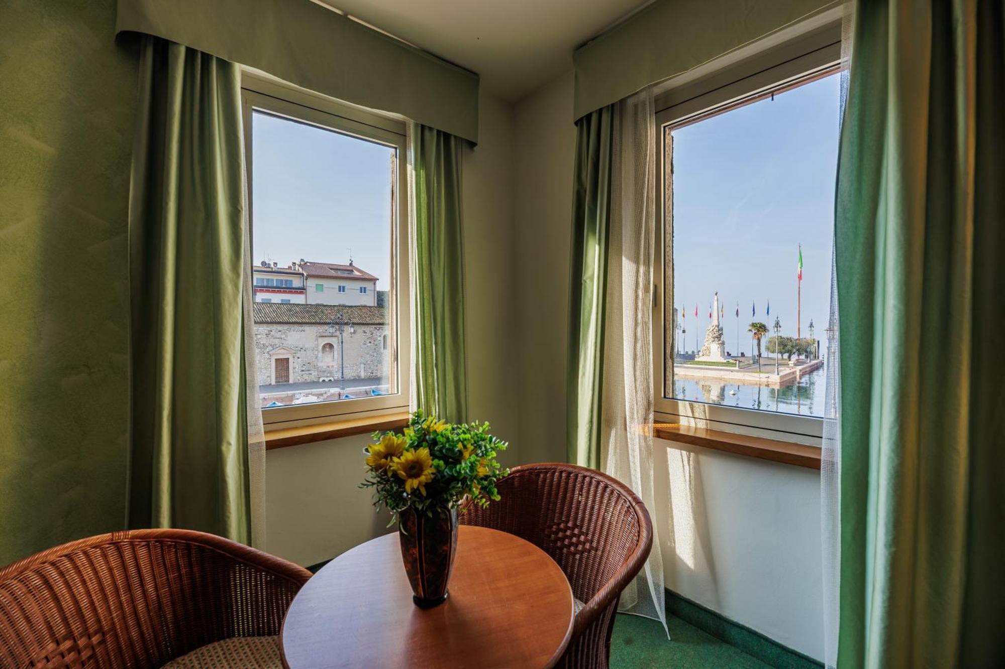 Hotel Alla Grotta Lazise Exterior foto