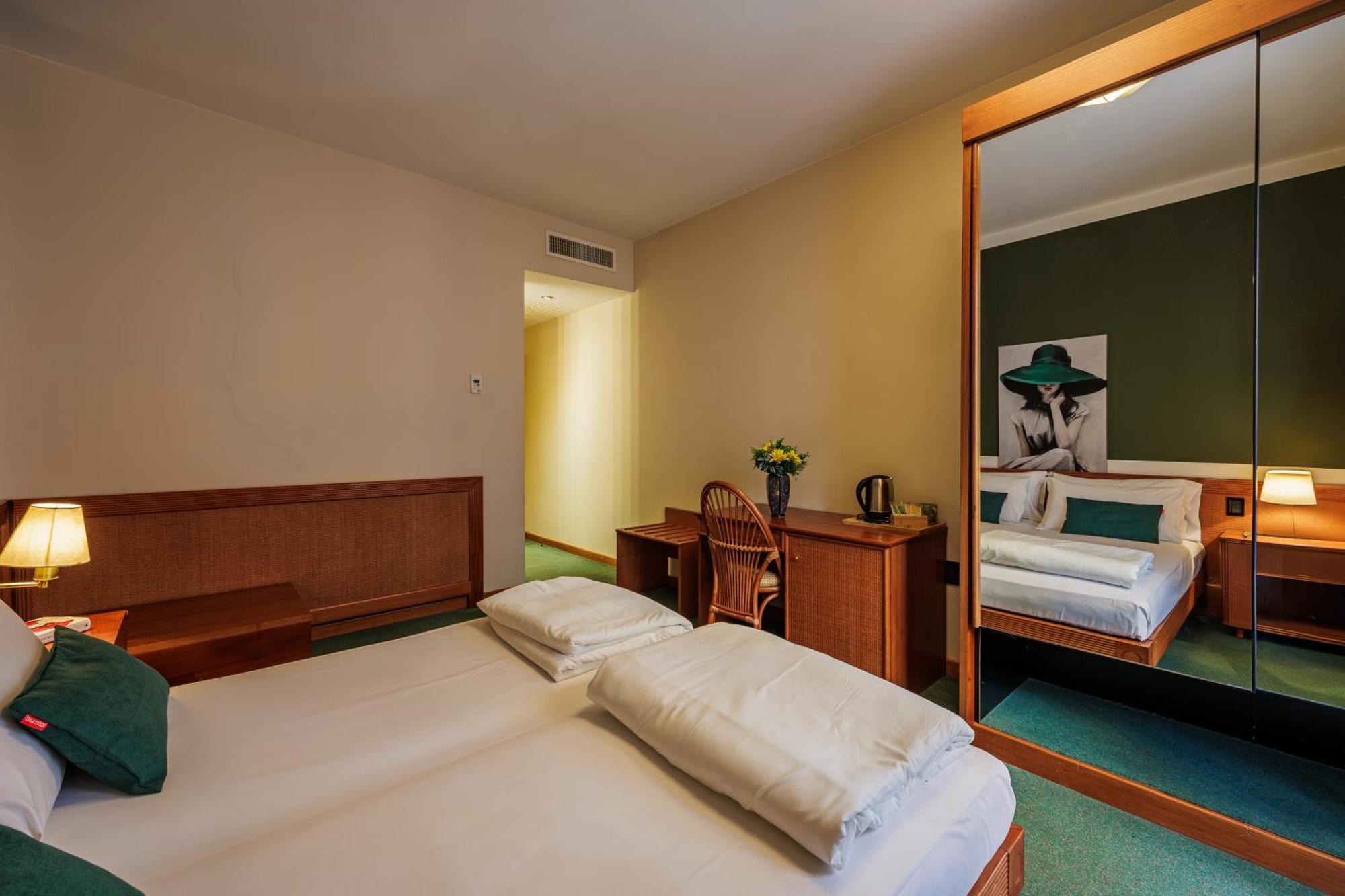 Hotel Alla Grotta Lazise Exterior foto