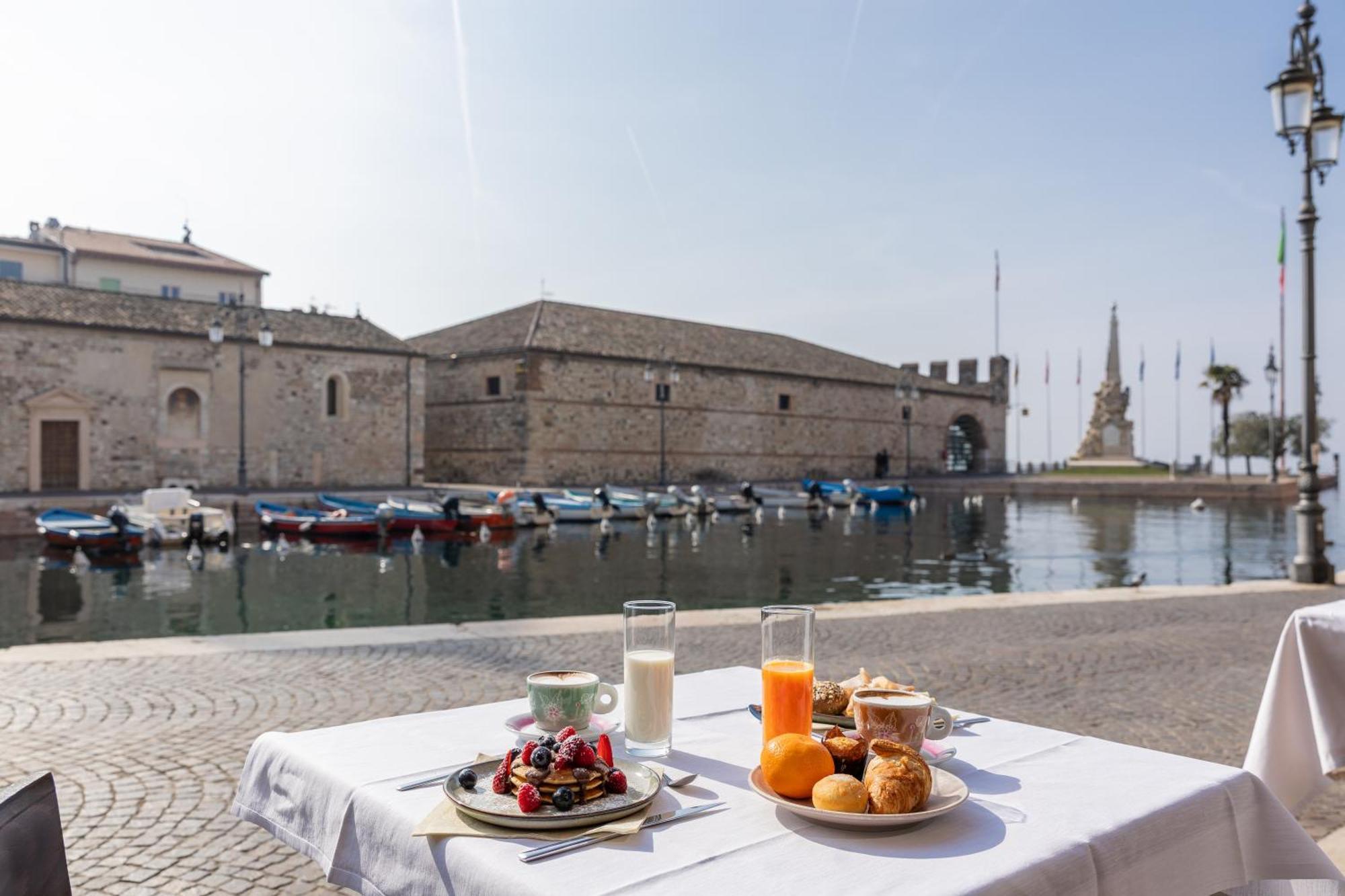 Hotel Alla Grotta Lazise Exterior foto