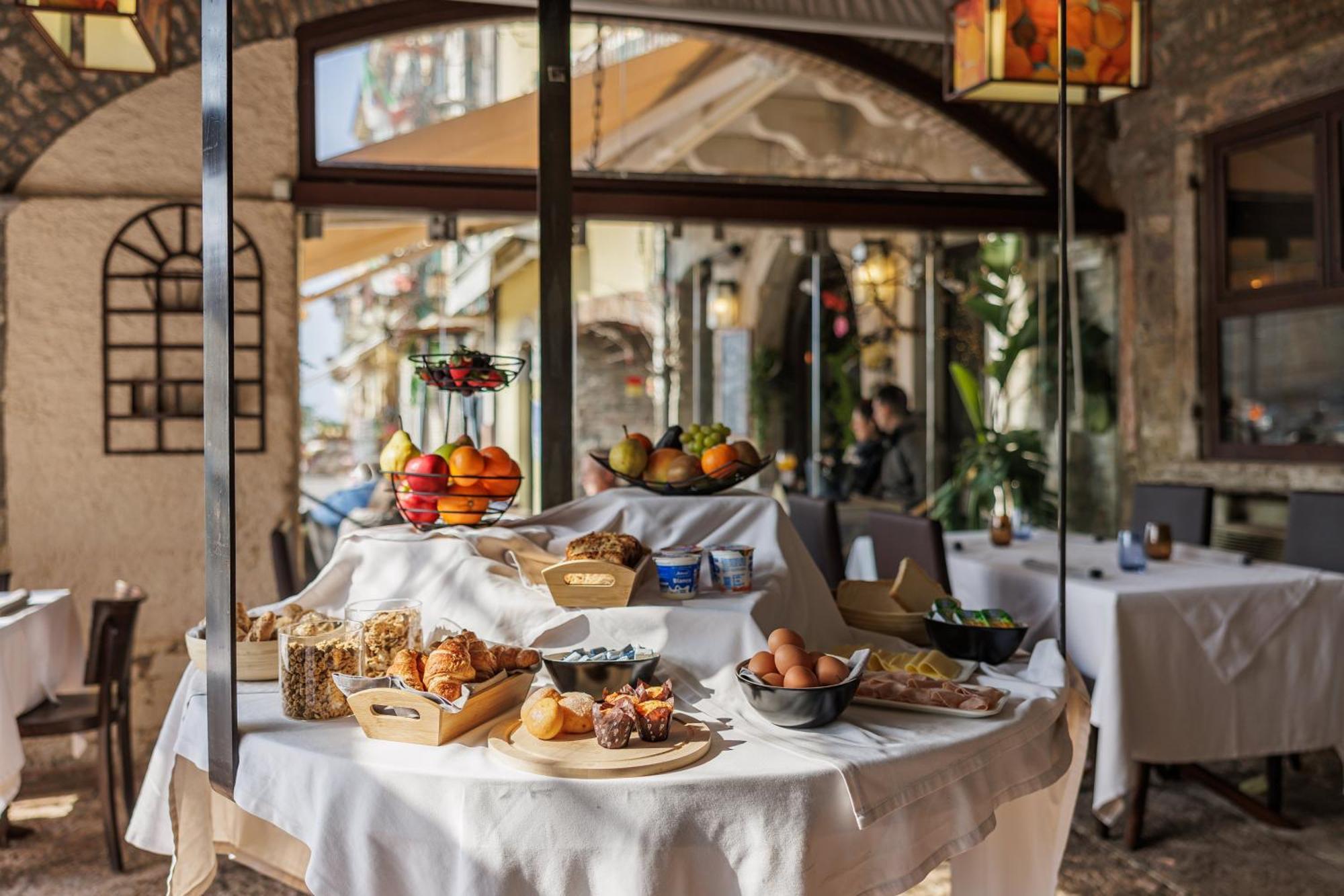 Hotel Alla Grotta Lazise Exterior foto