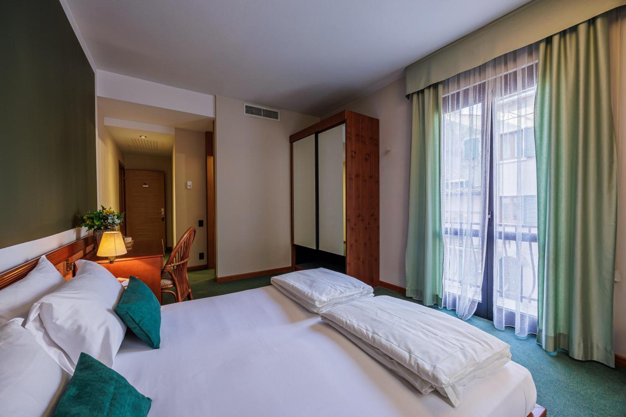 Hotel Alla Grotta Lazise Exterior foto